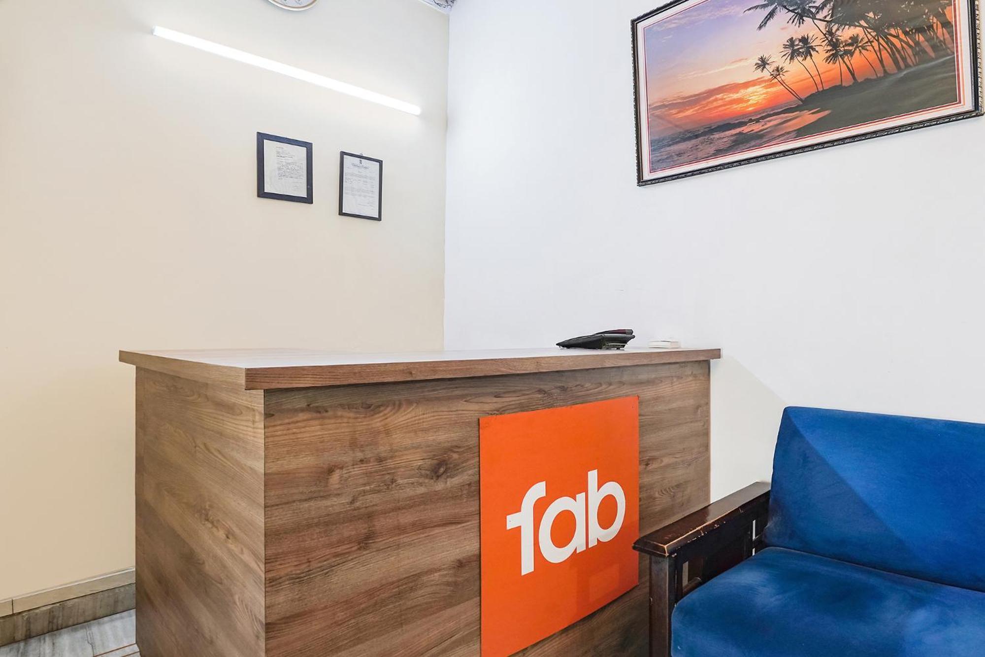 Fabexpress Ivy Inn Sector 35 Нойда Экстерьер фото